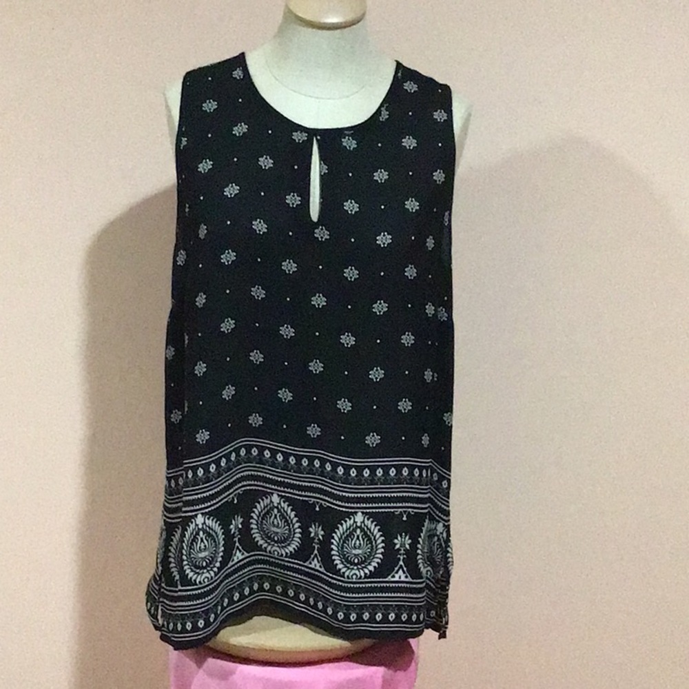 📦 Black and cream Tank